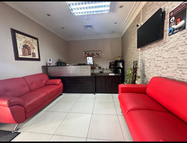 850M² WAREHOUSE FOR SALE IN BULWER